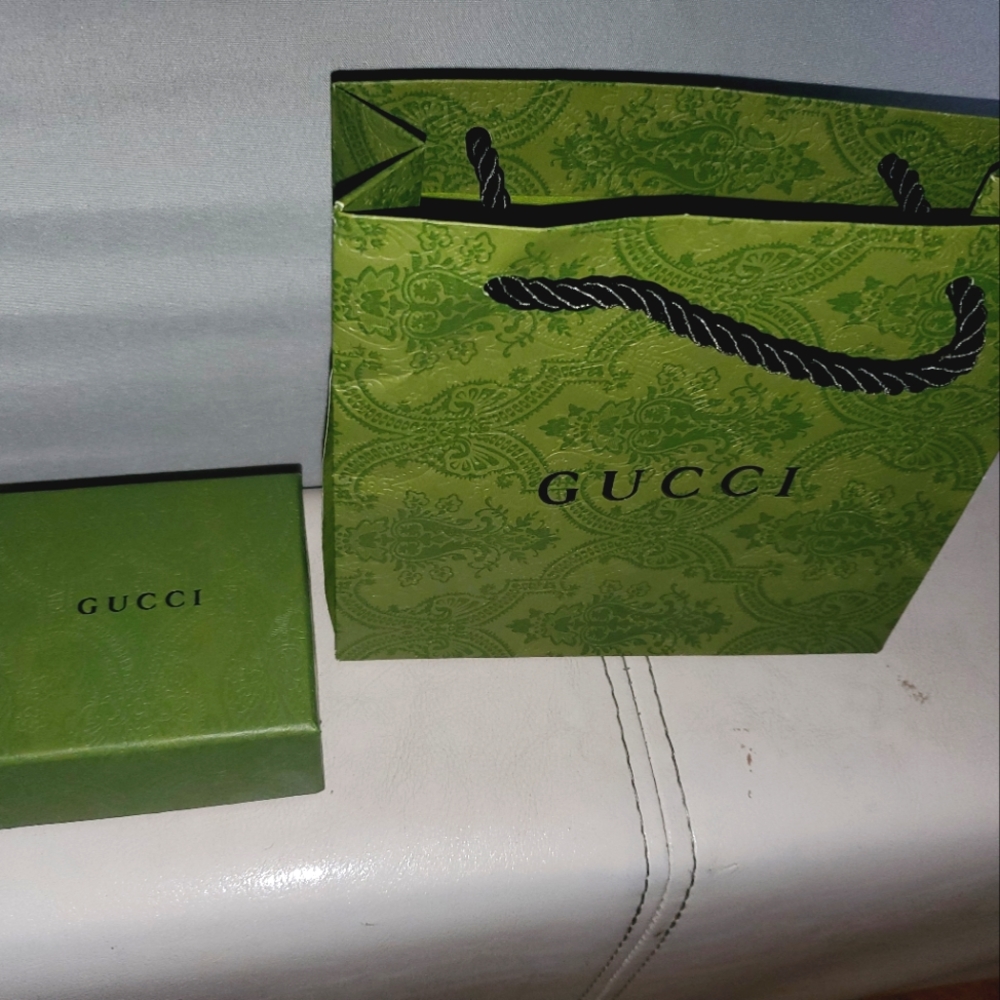 Gucci box & small pouch